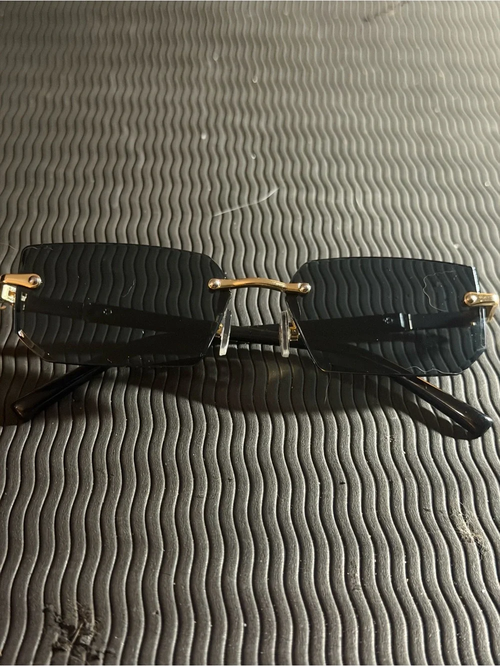Men's Black Rimless Sunglasses with Gold Bridge New Wirgxmm